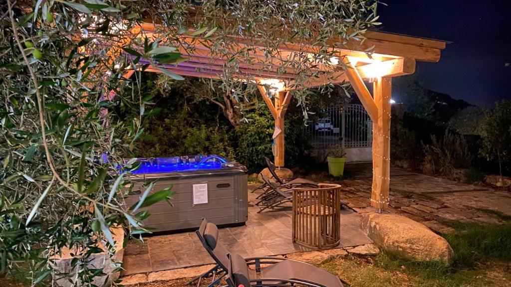 Entre Mer & Maquis, L'Ame De La Corse En Gites De Charme Avec Jacuzzi, Proche Ajaccio Peri Exterior photo