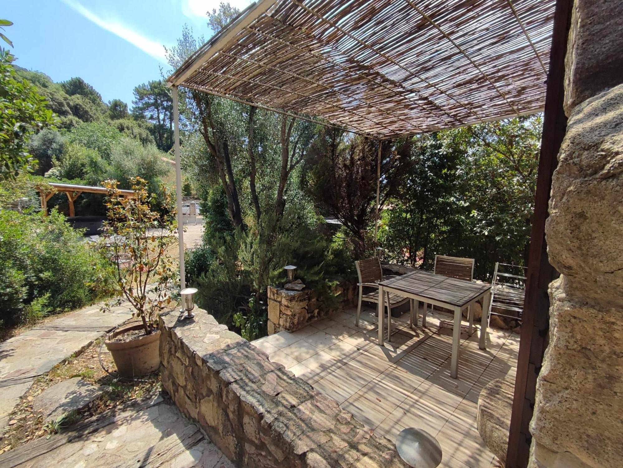 Entre Mer & Maquis, L'Ame De La Corse En Gites De Charme Avec Jacuzzi, Proche Ajaccio Peri Room photo